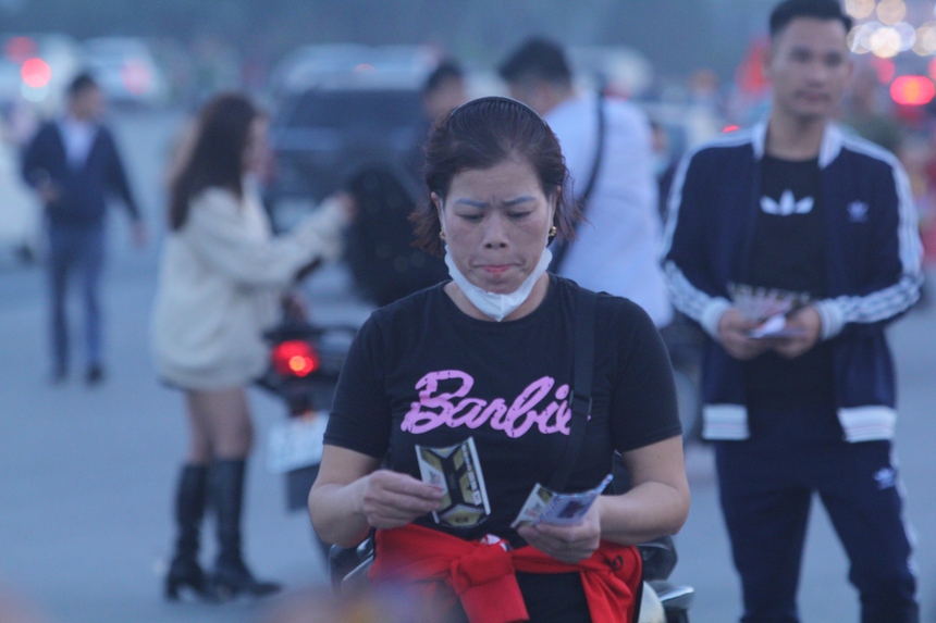 Vé chung kết AFF Cup 2022 Việt Nam vs Thái Lan hạ nhiệt sát giờ - Ảnh 4. Vé chung kết AFF Cup 2022 Việt Nam vs Thái Lan hạ nhiệt sát giờ - Ảnh 4.