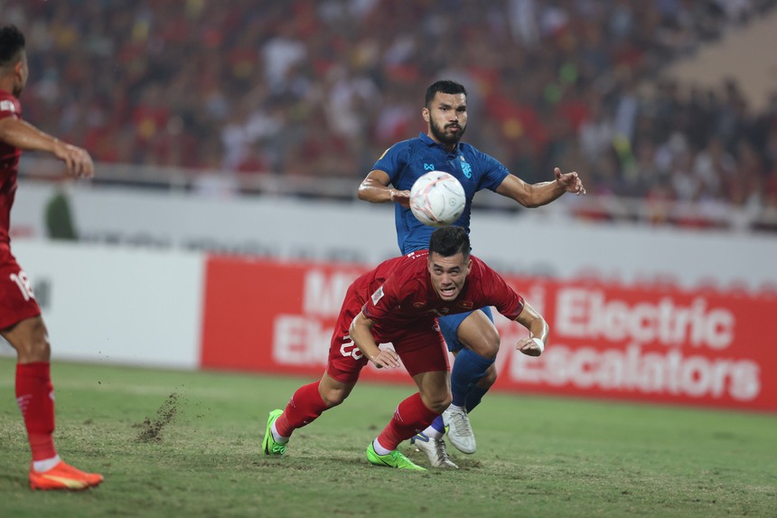 Việt Nam hòa Thái Lan 2-2 ở chung kết lượt đi AFF Cup. Ảnh: Hoàng Linh Việt Nam hòa Thái Lan 2-2 ở chung kết lượt đi AFF Cup. Ảnh: Hoàng Linh