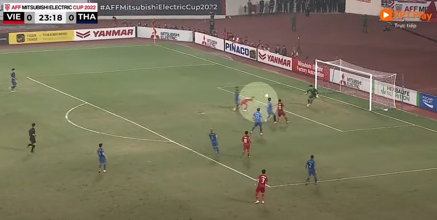 Quế Ngọc Hải kiến tạo cho Tiến Linh, fan thốt lên 'De Bruyne cũng chỉ chuyền được thế là cùng' - Ảnh 4.