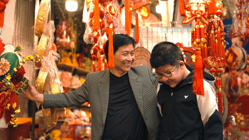 Nghệ sĩ Quốc Tuấn bật khóc vì món quà bất ngờ từ bé Bôm - Ảnh 3.