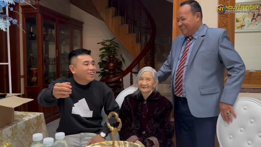 Hé lộ cơ ngơi “khủng” của Quang Linh Vlogs tại quê nhà Nghệ An - Ảnh 4. Hé lộ cơ ngơi “khủng” của Quang Linh Vlogs tại quê nhà Nghệ An - Ảnh 4.