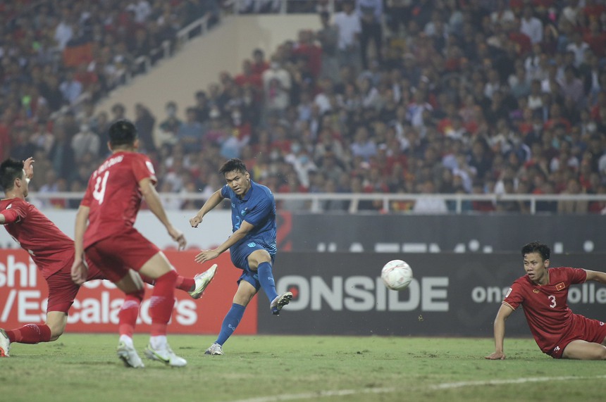 Xem bóng đá trực tuyến Việt Nam 1-1 Thái Lan: Poramet gỡ hòa - Ảnh 1. Xem bóng đá trực tuyến Việt Nam 1-1 Thái Lan: Poramet gỡ hòa - Ảnh 1.