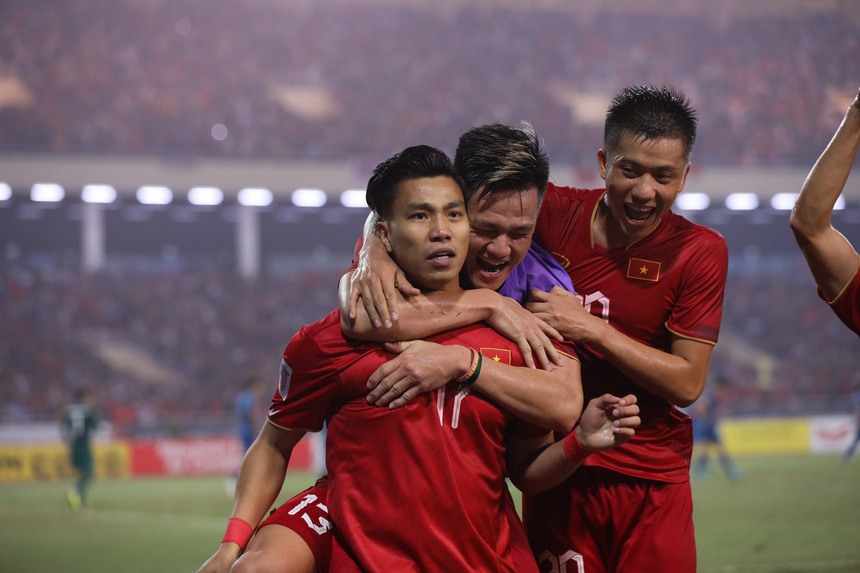 Tin nóng AFF Cup ngày 14/1: Tuyển Việt Nam lên đường sang Thái Lan - Ảnh 1.