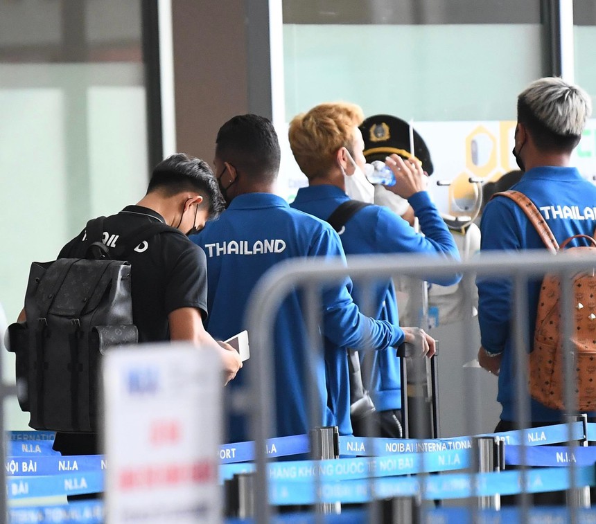 ĐT Thái Lan rời Hà Nội về nước, chuẩn bị đón tiếp ĐT Việt Nam - Ảnh 4.