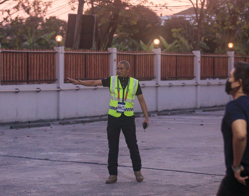 Đội tuyển Việt Nam được BTC bố trí an ninh bảo vệ khi tập luyện - Ảnh 3.