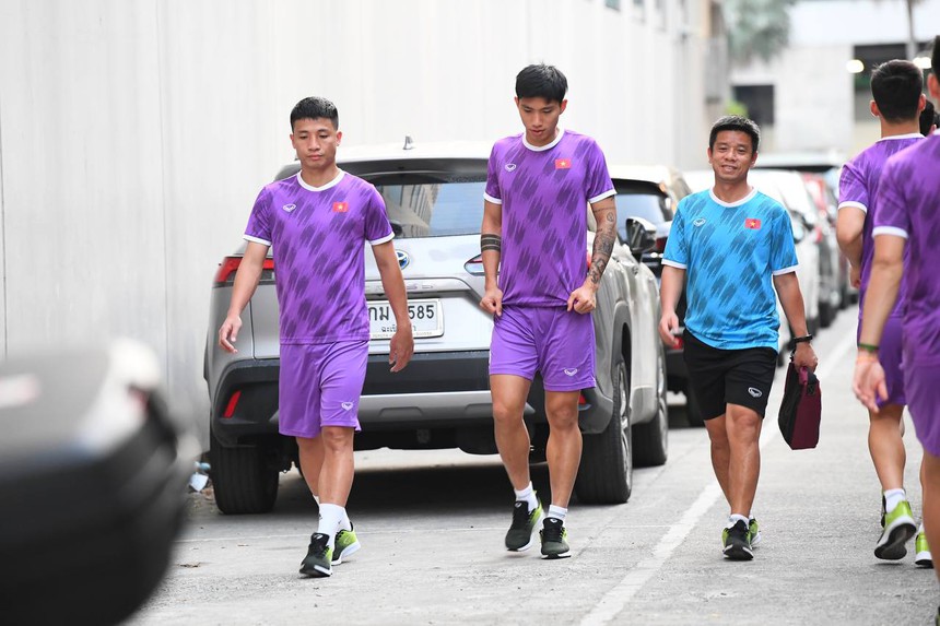 Tiến Linh tình cảm với Hải Quế, HLV Park Hang-seo dặn riêng Tiến Dũng khi tập ở Thái Lan - Ảnh 6. Tiến Linh tình cảm với Hải Quế, HLV Park Hang-seo dặn riêng Tiến Dũng khi tập ở Thái Lan - Ảnh 6.