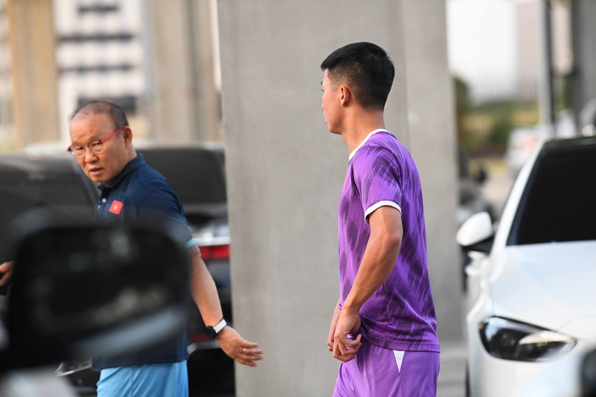 Tiến Linh tình cảm với Hải Quế, HLV Park Hang-seo dặn riêng Tiến Dũng khi tập ở Thái Lan - Ảnh 5. Tiến Linh tình cảm với Hải Quế, HLV Park Hang-seo dặn riêng Tiến Dũng khi tập ở Thái Lan - Ảnh 5.