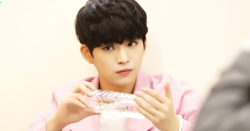 Nam thần tượng từng xúc phạm fan khi tiết lộ "muốn nôn vì hơi thở" giờ ra sao?  - Ảnh 1.