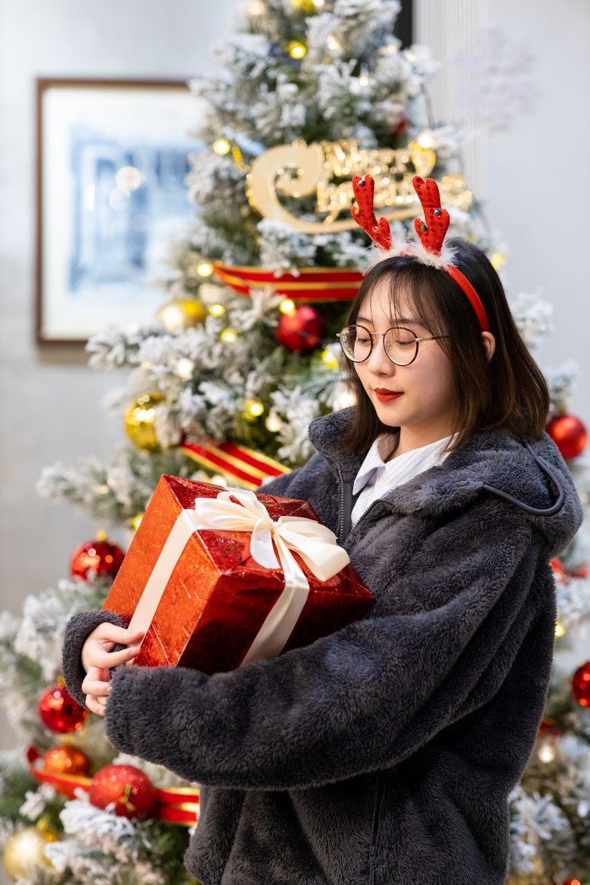 Phát 5 tháng lương, làm tiệc cuối năm sang chảnh ở tận nước ngoài: Thưởng Tết có quyết định sự gắn bó của nhân viên với công ty? - Ảnh 2.