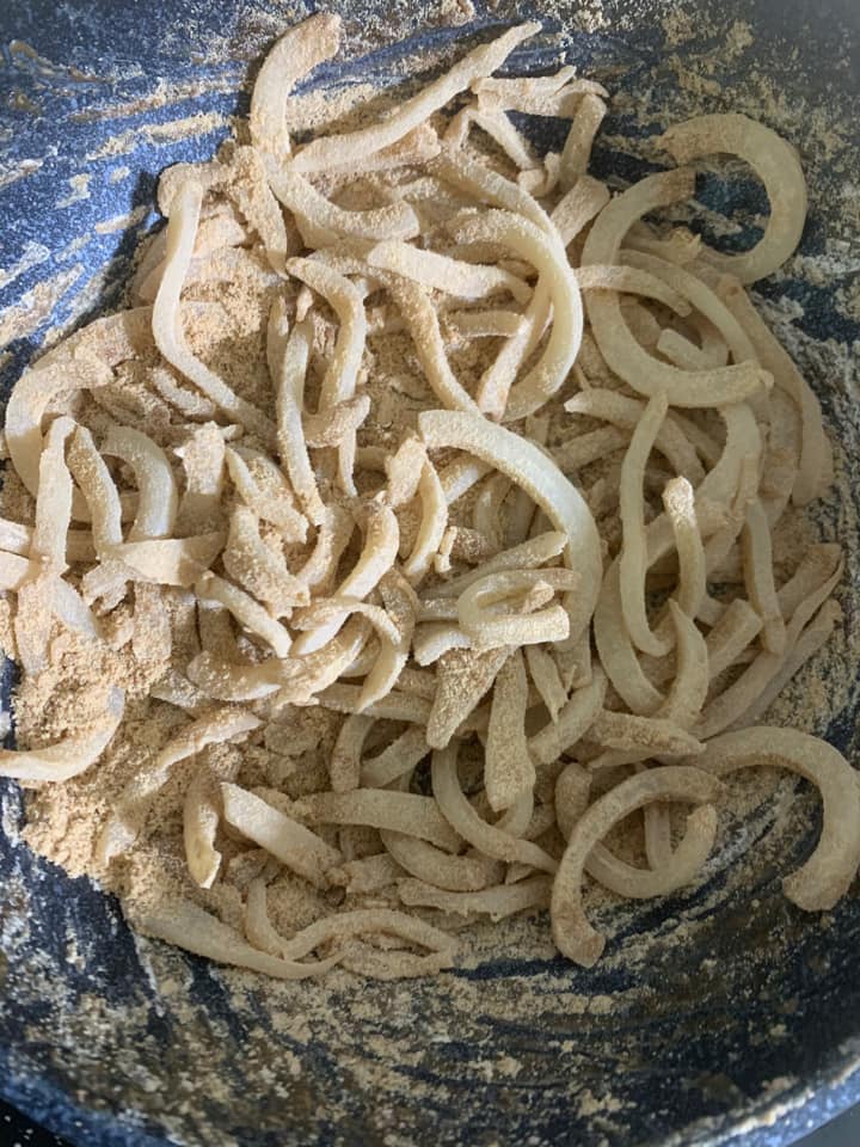 Những "siêu phẩm" mứt dừa Tết năm nào cũng khiến dân tình cười nghiêng ngả: Người làm giống mực xào, người lại giống nem thính - Ảnh 3.