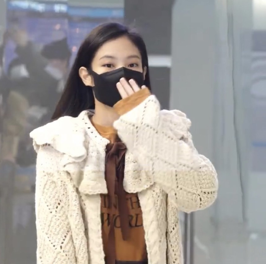 (Tin CN) Sốc với nhan sắc 'lão hóa ngược' của Jennie Blackpink - Ảnh 2.