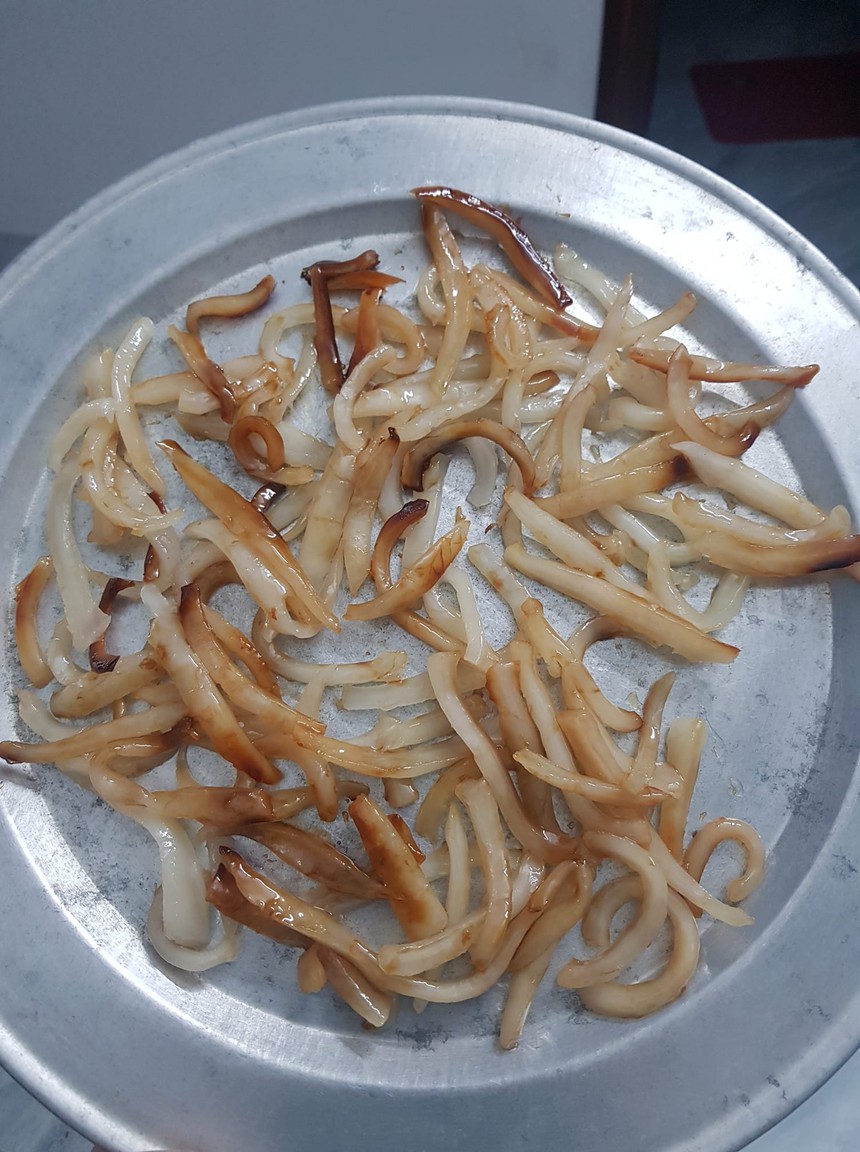 Những "siêu phẩm" mứt dừa Tết năm nào cũng khiến dân tình cười nghiêng ngả: Người làm giống mực xào, người lại giống nem thính - Ảnh 6.