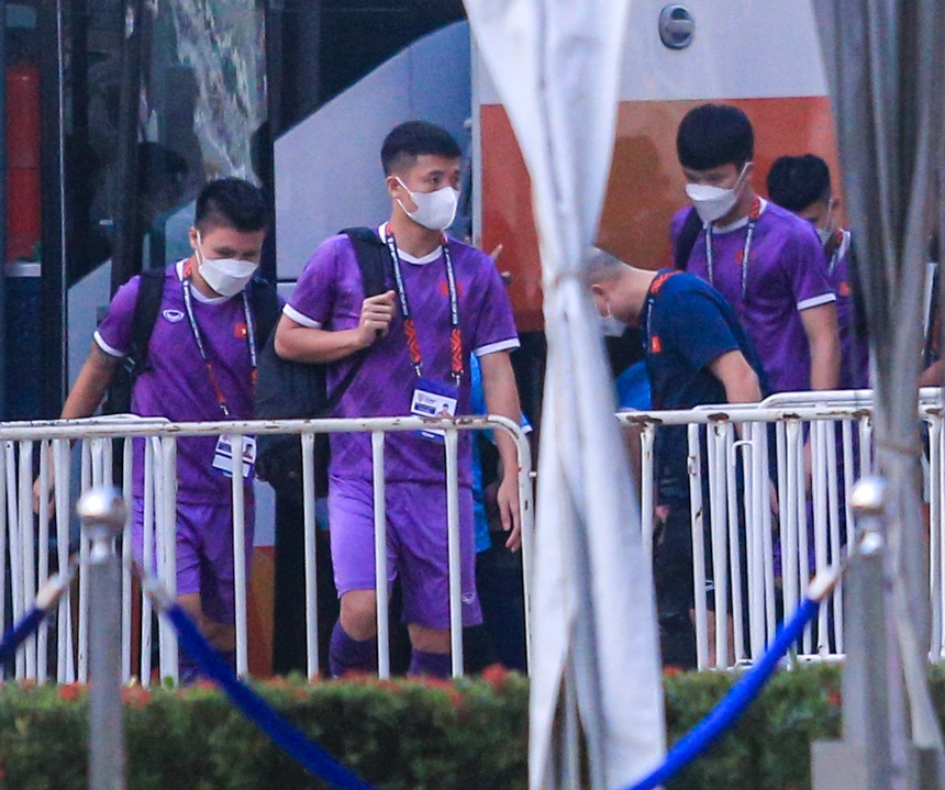 Trung vệ Bùi Tiến Dũng chấn thương nhiều khả năng lỡ trận chung kết Thái Lan đấu Việt Nam - Ảnh 8.