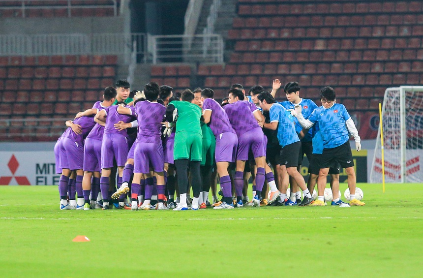 Đội tuyển Việt Nam hô vang: Quyết tâm vô địch, HLV Park Hang-seo động viên các thủ môn - Ảnh 1. Đội tuyển Việt Nam hô vang: Quyết tâm vô địch, HLV Park Hang-seo động viên các thủ môn - Ảnh 1.