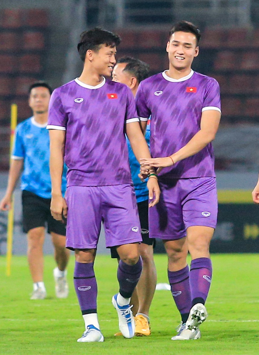 Quế Ngọc Hải bắt tay Việt Anh, bày tỏ quyết tâm cao trước trận đấu với Thái Lan - Ảnh 2.