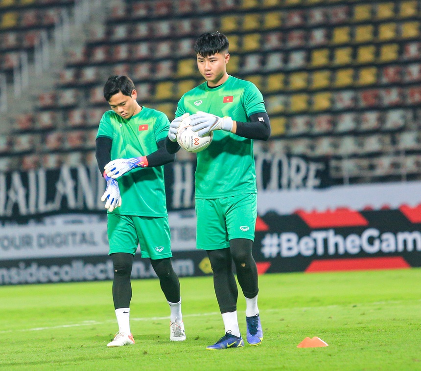 Đội tuyển Việt Nam hô vang: Quyết tâm vô địch, HLV Park Hang-seo động viên các thủ môn - Ảnh 6. Đội tuyển Việt Nam hô vang: Quyết tâm vô địch, HLV Park Hang-seo động viên các thủ môn - Ảnh 6.