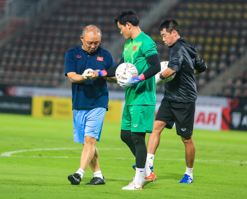 Đội tuyển Việt Nam hô vang: Quyết tâm vô địch, HLV Park Hang-seo động viên các thủ môn - Ảnh 4. Đội tuyển Việt Nam hô vang: Quyết tâm vô địch, HLV Park Hang-seo động viên các thủ môn - Ảnh 4.