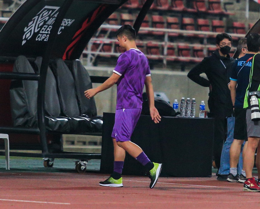 Trung vệ Bùi Tiến Dũng chấn thương nhiều khả năng lỡ trận chung kết Thái Lan đấu Việt Nam - Ảnh 3.