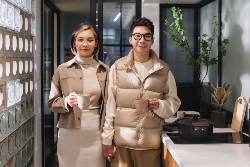 Tập 6 'Là Nhà': Cặp đôi yêu nhau 15 năm chưa cưới vỡ òa khi nhận tổ ấm mới, nói lời xúc động về tình yêu - Ảnh 2. Tập 6 'Là Nhà': Cặp đôi yêu nhau 15 năm chưa cưới vỡ òa khi nhận tổ ấm mới, nói lời xúc động về tình yêu - Ảnh 2.