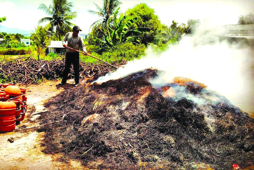 Gốm Chăm truyền thống lên mạng - Ảnh 1.