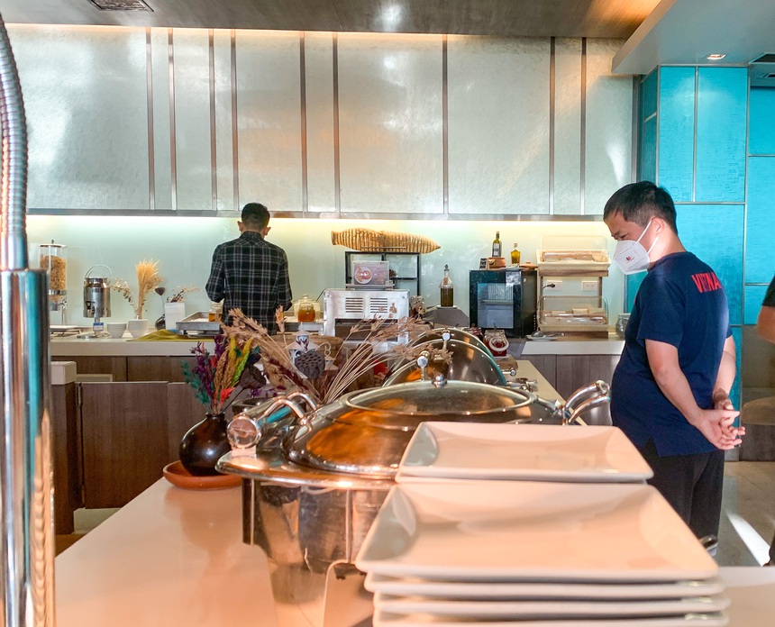 Buffet sáng của đội tuyển Việt Nam kém đa dạng - Ảnh 2. Buffet sáng của đội tuyển Việt Nam kém đa dạng - Ảnh 2.