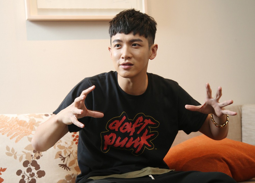 Sau 'nam thần thanh xuân' Kha Chấn Đông, thêm 1 mỹ nam có nguy cơ bị 'hủy dung' vì tai nạn phim trường nghiêm trọng! - Ảnh 4. Sau 'nam thần thanh xuân' Kha Chấn Đông, thêm 1 mỹ nam có nguy cơ bị 'hủy dung' vì tai nạn phim trường nghiêm trọng! - Ảnh 4.