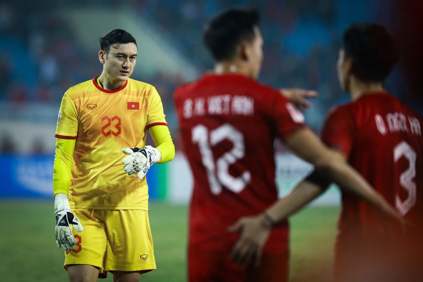 Tuyển Việt Nam đổi áo đấu cho riêng Văn Lâm - Ảnh 1.