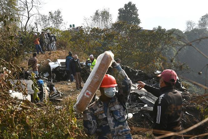 Vụ rơi máy bay tại Nepal: Toàn bộ 72 người trên máy bay thiệt mạng - Ảnh 1.