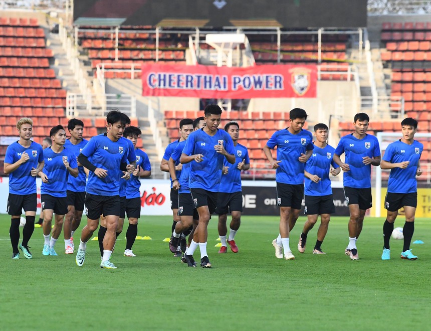 Chân sút chủ lực của tuyển Thái Lan tập riêng, khó thi đấu trận gặp ĐT Việt Nam - Ảnh 9.