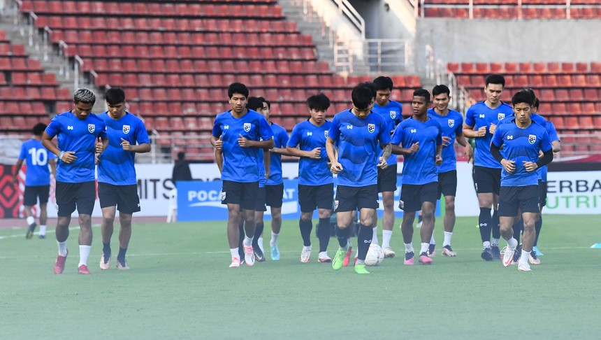 Chân sút chủ lực của tuyển Thái Lan tập riêng, khó thi đấu trận gặp ĐT Việt Nam - Ảnh 3.