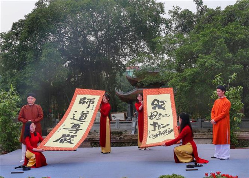 Tưng bừng Hội chữ Xuân Quý Mão 2023 tại Di tích Văn Miếu - Quốc Tử Giám - Ảnh 1. Tưng bừng Hội chữ Xuân Quý Mão 2023 tại Di tích Văn Miếu - Quốc Tử Giám - Ảnh 1.