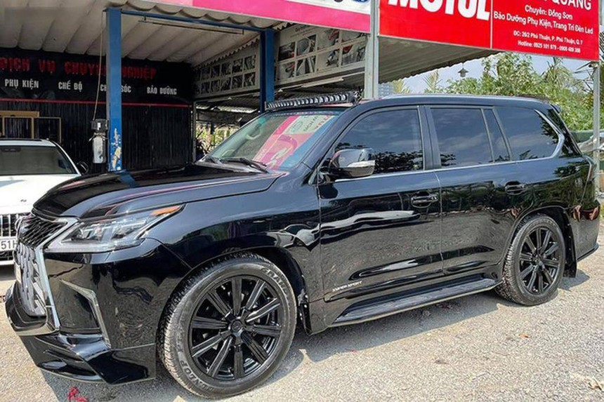 Chạy 100.000km, Lexus LX 570 15 năm tuổi vẫn bán giá 7 tỷ nhờ vào biển số ‘khủng’ - Ảnh 4. Chạy 100.000km, Lexus LX 570 15 năm tuổi vẫn bán giá 7 tỷ nhờ vào biển số ‘khủng’ - Ảnh 4.