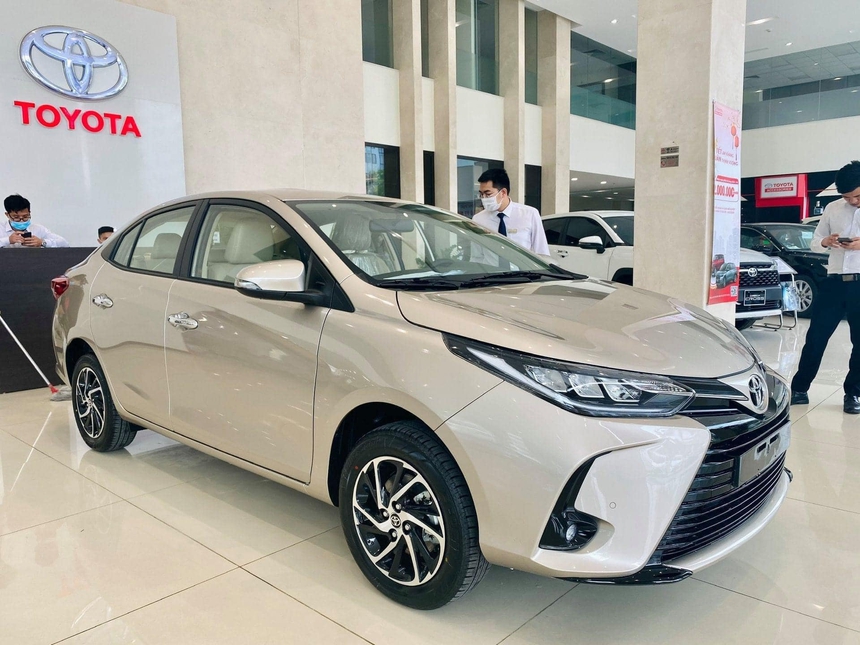 Cuộc lật đổ ngôi 'vua doanh số' năm 2022: Grand i10 may mắn, Vios tăng tốc trở lại - Ảnh 1.