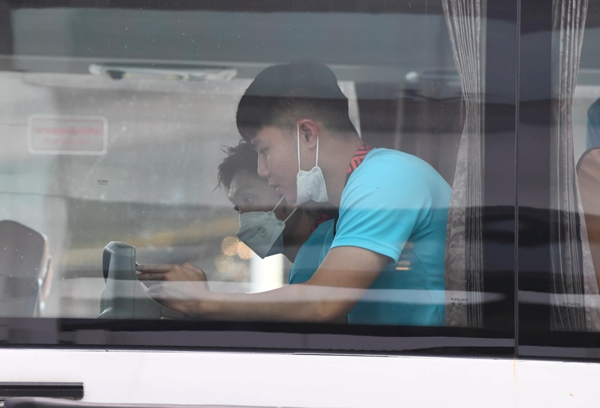 Mẹ Quang Hải ôm con trai động viên trước trận quyết đấu với ĐT Thái Lan  - Ảnh 7.