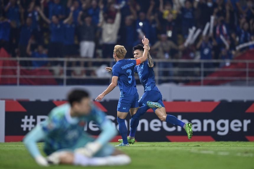 Báo chí Thái Lan tâng bốc Bunmathan lên 'mây xanh', gửi lời tạm biệt HLV Park - Ảnh 2.