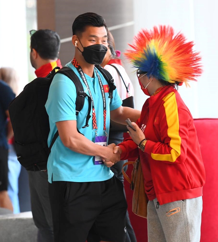 Mẹ Quang Hải ôm con trai động viên trước trận quyết đấu với ĐT Thái Lan  - Ảnh 3.