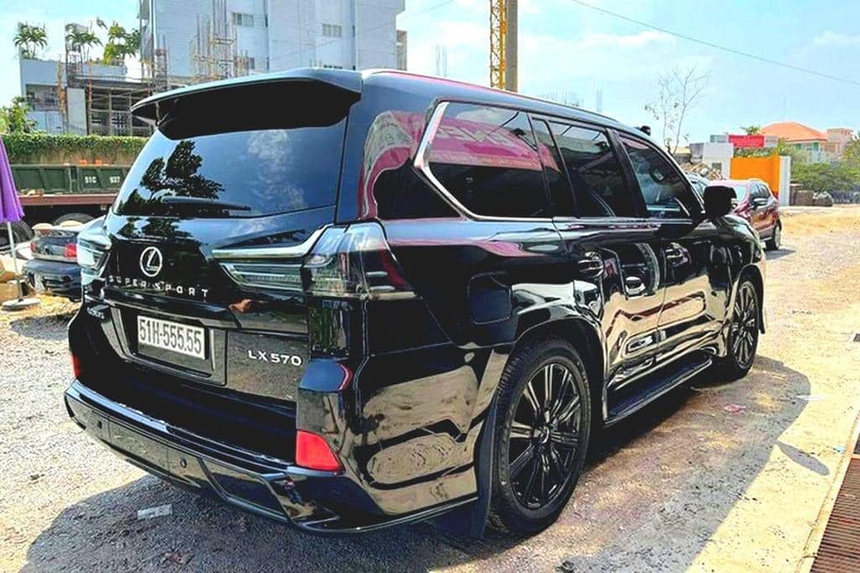 Chạy 100.000km, Lexus LX 570 15 năm tuổi vẫn bán giá 7 tỷ nhờ vào biển số ‘khủng’ - Ảnh 3. Chạy 100.000km, Lexus LX 570 15 năm tuổi vẫn bán giá 7 tỷ nhờ vào biển số ‘khủng’ - Ảnh 3.