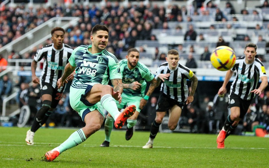 Sao Ngoại hạng Anh mắc sai lầm hy hữu khi đá phạt đền - Ảnh 2.