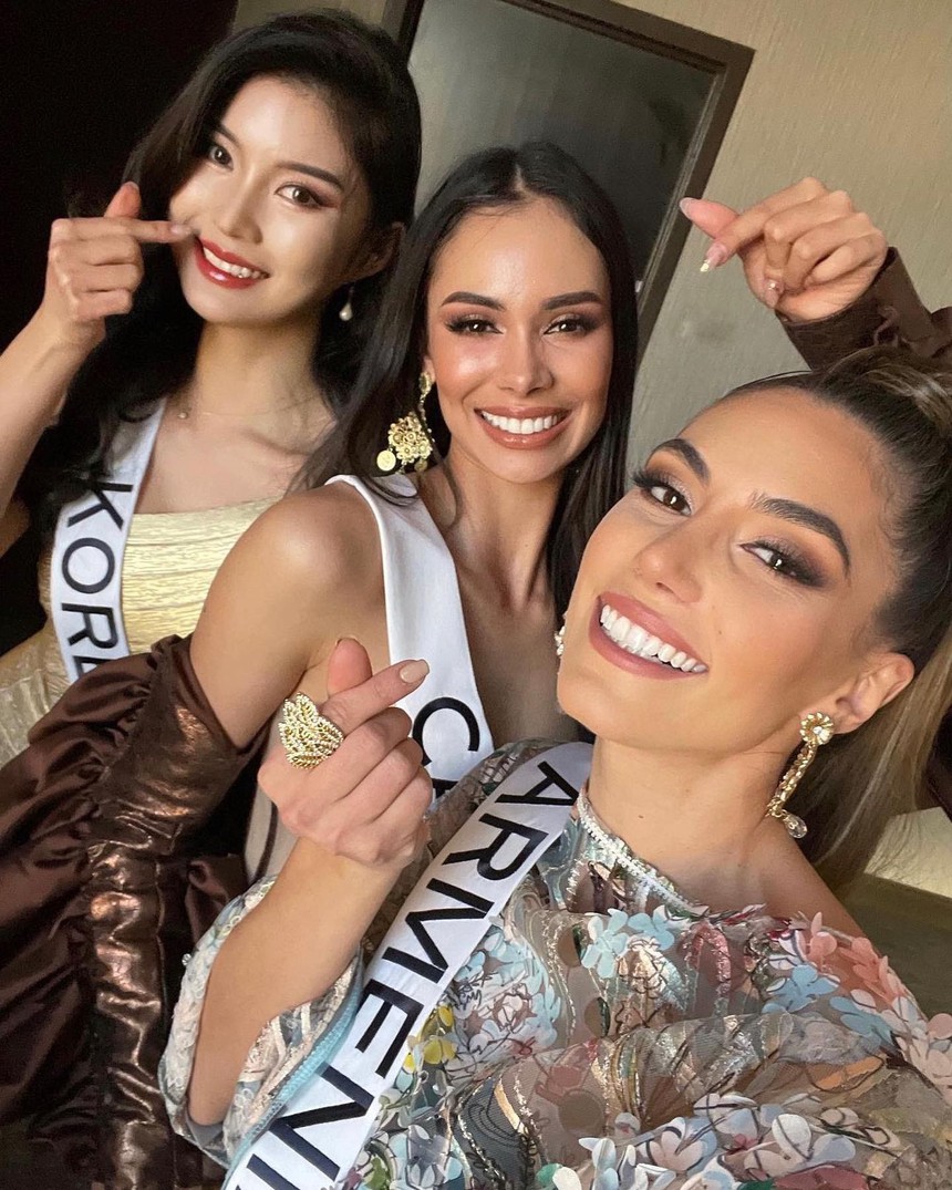 Hoa hậu Hoàn vũ Hàn Quốc không ngừng thể hiện tình yêu dành cho BTS - Ảnh 4. Hoa hậu Hoàn vũ Hàn Quốc không ngừng thể hiện tình yêu dành cho BTS - Ảnh 4.