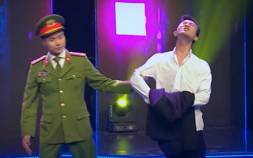 Việt Anh - Hồng Diễm diễn lại vai của Duy Hưng - Quỳnh Lương trong "Gara hạnh phúc" - Ảnh 4. Việt Anh - Hồng Diễm diễn lại vai của Duy Hưng - Quỳnh Lương trong "Gara hạnh phúc" - Ảnh 4.