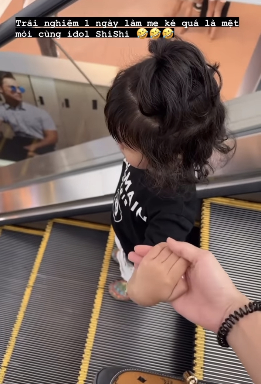 Gia đình cầu thủ tranh thủ trải nghiệm tại Thái Lan trước ngày cổ vũ ĐT Việt Nam thi đấu - Ảnh 3.