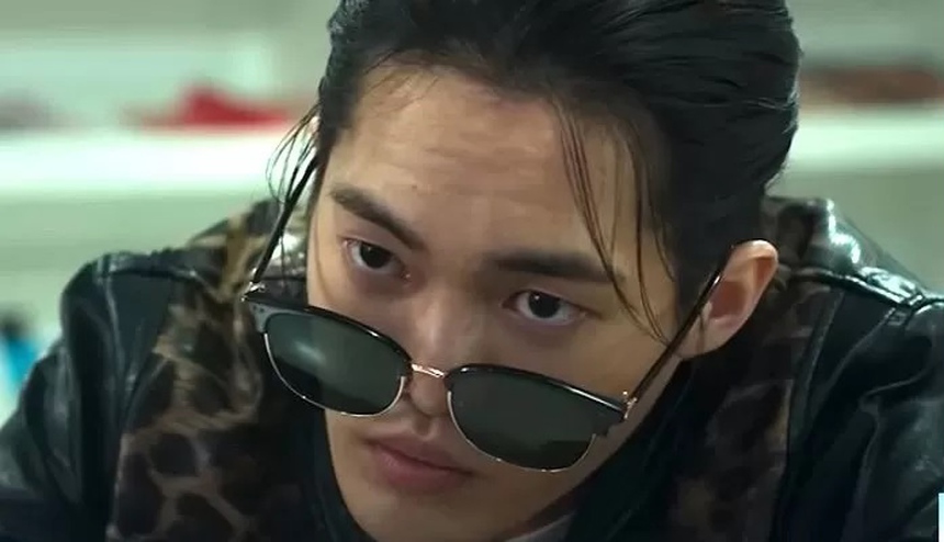 Lý do Kim Gun Woo nổi bật giữa 3 kẻ xấu trong 'The Glory' - Ảnh 2. Lý do Kim Gun Woo nổi bật giữa 3 kẻ xấu trong 'The Glory' - Ảnh 2.