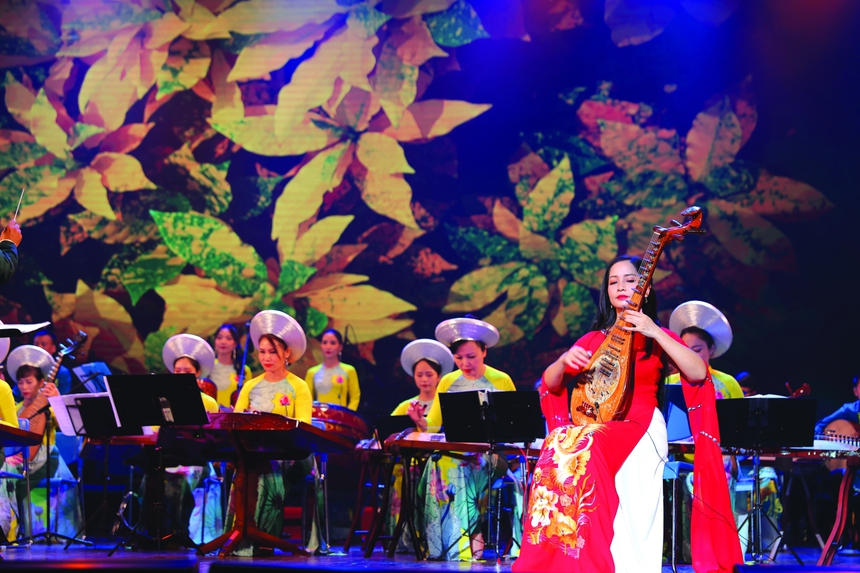 Vũ Diệu Thảo - Giai nhân với cây đàn tỳ bà Việt Nam - Ảnh 3. Vũ Diệu Thảo - Giai nhân với cây đàn tỳ bà Việt Nam - Ảnh 3.