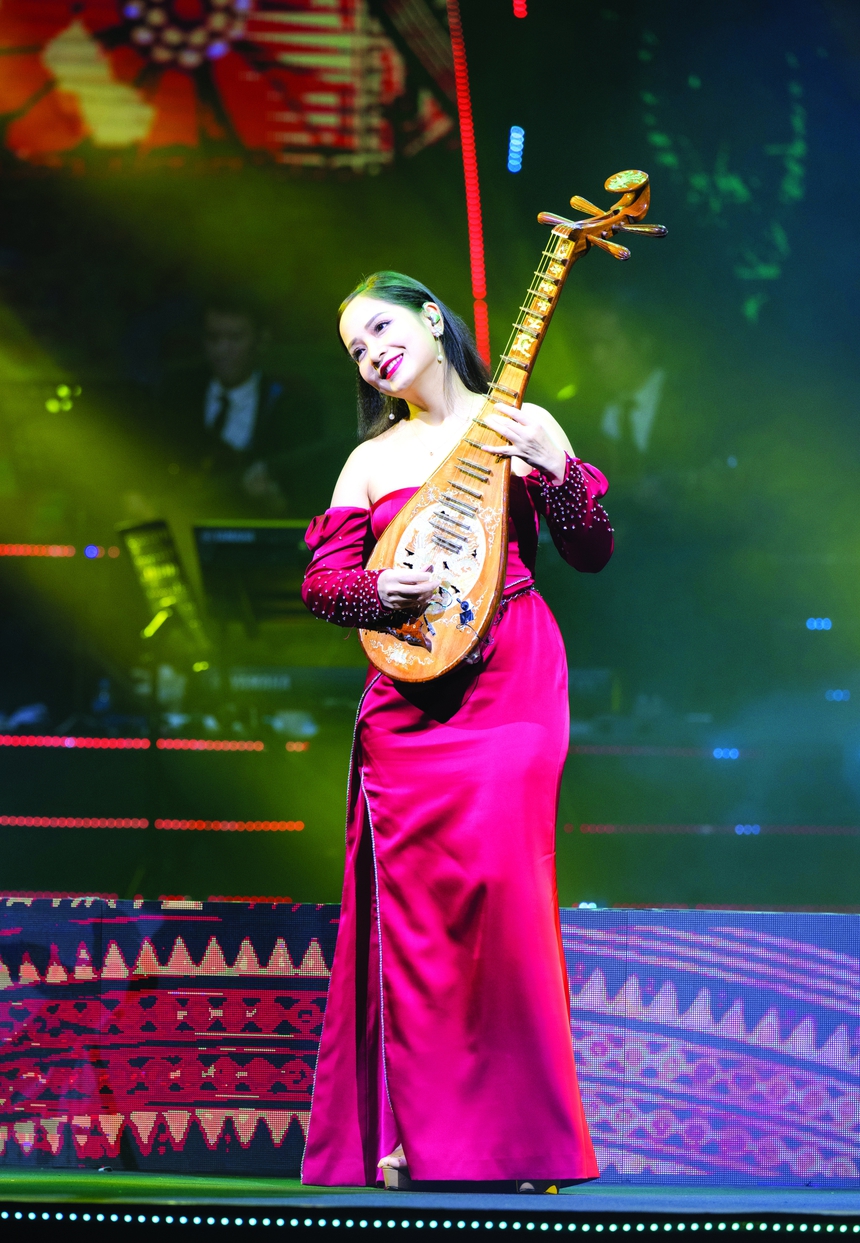 Vũ Diệu Thảo - Giai nhân với cây đàn tỳ bà Việt Nam - Ảnh 2. Vũ Diệu Thảo - Giai nhân với cây đàn tỳ bà Việt Nam - Ảnh 2.