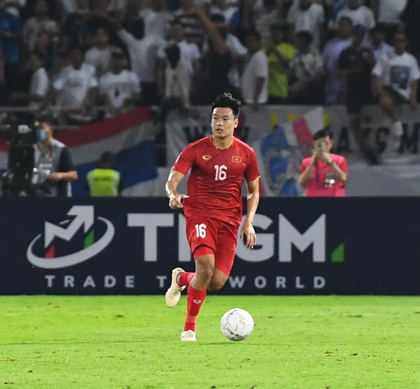 Đưa Thành Chung lên đá tiền đạo, ĐT Việt Nam vẫn bế tắc không thể ghi bàn vào lưới Thái Lan - Ảnh 1.