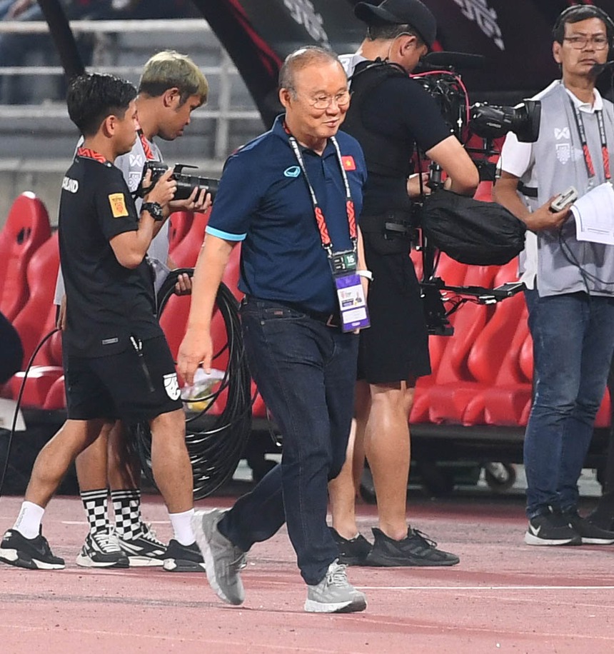 HLV Park Hang-seo "gắt" trọng tài đến những giây phút cuối cùng dẫn dắt ĐT Việt Nam - Ảnh 7.