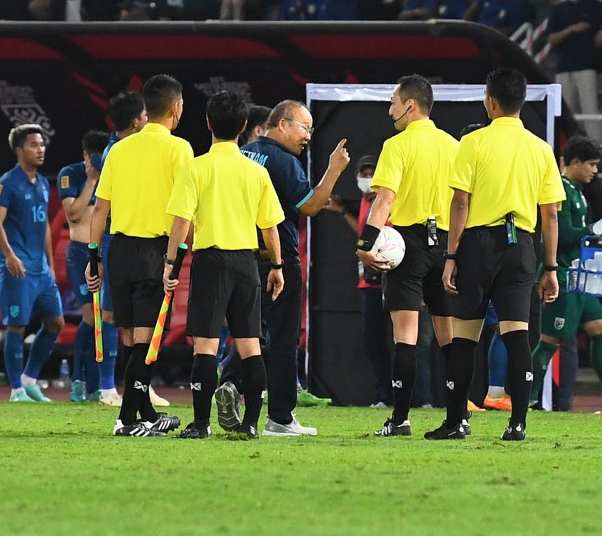 HLV Park Hang-seo "gắt" trọng tài đến những giây phút cuối cùng dẫn dắt ĐT Việt Nam - Ảnh 3.