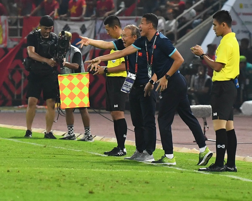 HLV Park Hang-seo "gắt" trọng tài đến những giây phút cuối cùng dẫn dắt ĐT Việt Nam - Ảnh 5.
