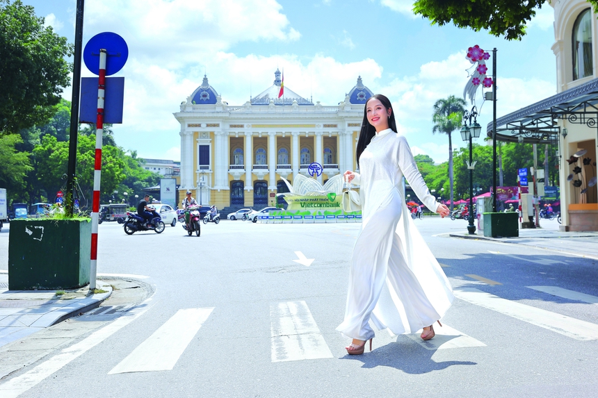 Vũ Diệu Thảo - Giai nhân với cây đàn tỳ bà Việt Nam - Ảnh 1. Vũ Diệu Thảo - Giai nhân với cây đàn tỳ bà Việt Nam - Ảnh 1.