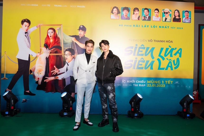 Mạc Văn Khoa ngượng ngùng, nép mình sau lưng Anh Tú - Ảnh 7. Mạc Văn Khoa ngượng ngùng, nép mình sau lưng Anh Tú - Ảnh 7.